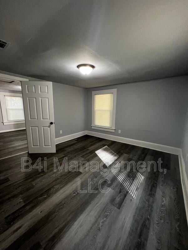 Building Photo - 1334 W Poplar St