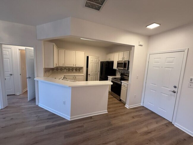 Building Photo - Well maintained 2 br 2 ba condo in the gat...