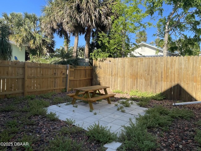 Building Photo - 37 S Wild Olive Ave