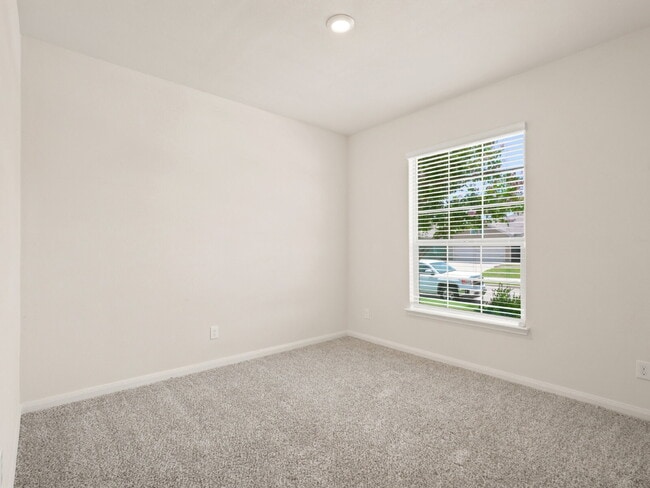 Building Photo - "Charming 4-Bed Oasis with 2 Baths in Fort Worth – Spacious 1,724 Sq Ft Gem!"