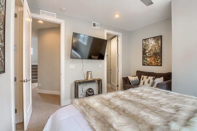 Building Photo - 1323 Elati St