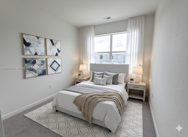 Building Photo - 300 10th Ct