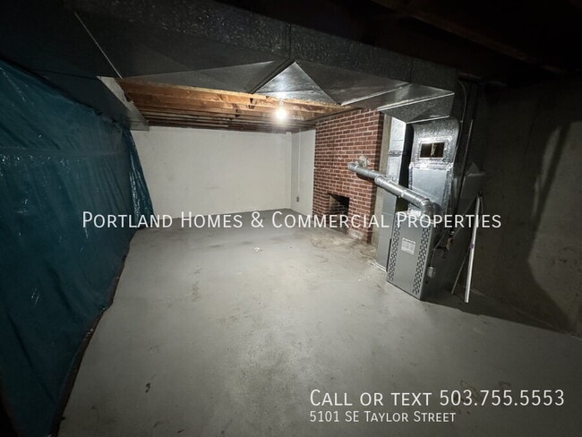 Building Photo - 5101 SE Taylor St