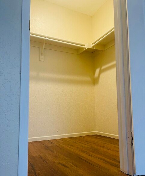 Building Photo - 78650 Avenue 42
