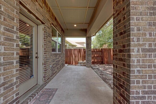 Building Photo - 321 Navigator Dr