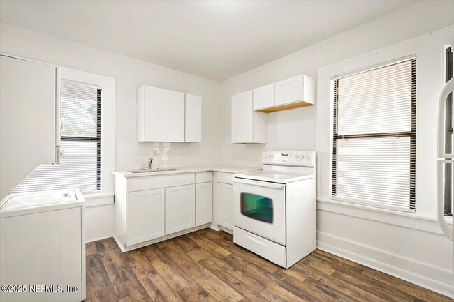 Building Photo - 1514 McDuff Ave S