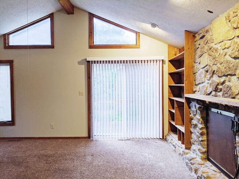 Building Photo - 208 S Hillsdale Dr