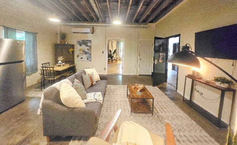 Building Photo - 1009 Jefferson St