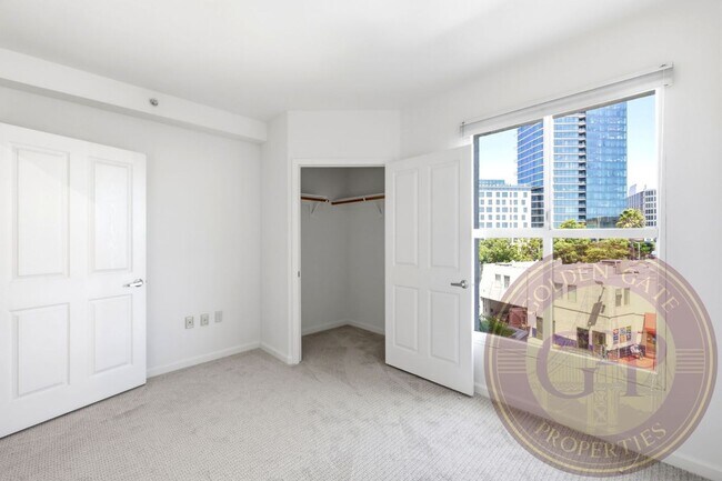 Building Photo - 140 S Van Ness Ave