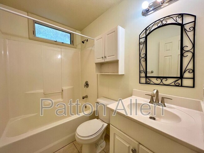 Building Photo - 43 Ravenscroft Dr