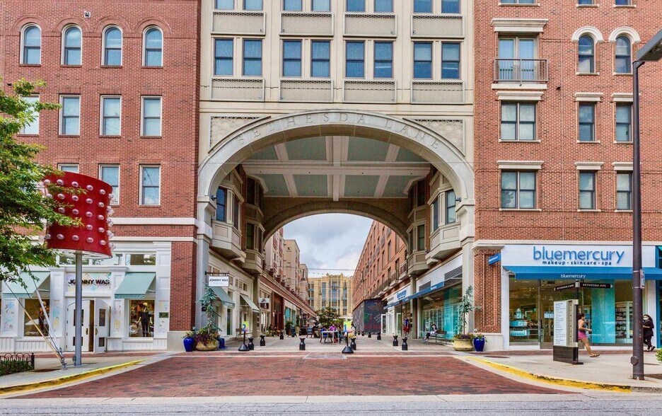 Building Photo - 4535 Avondale St