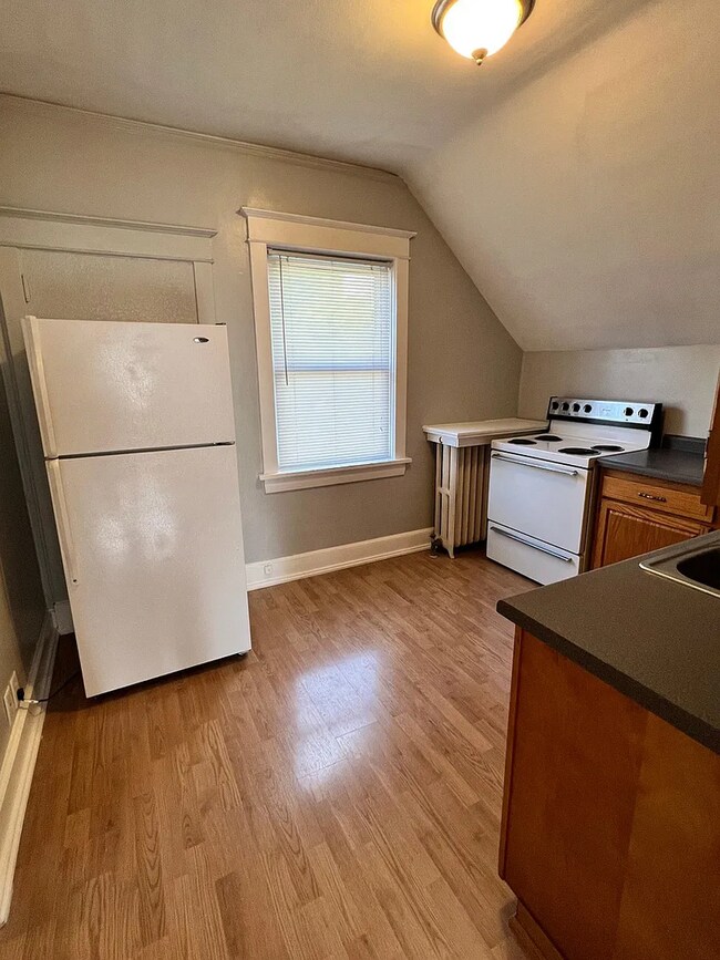 Building Photo - 4813 W 5th St