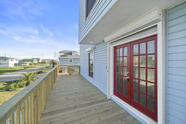 Building Photo - 4126 San Jacinto Dr