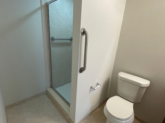 Building Photo - Shelby Twp 2-bedroom, 2-bath condo-style, private patio, 1st floor unit