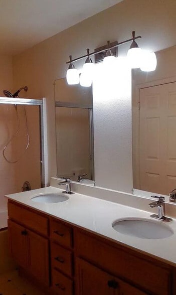 Building Photo - 24630 Magnolia Pl