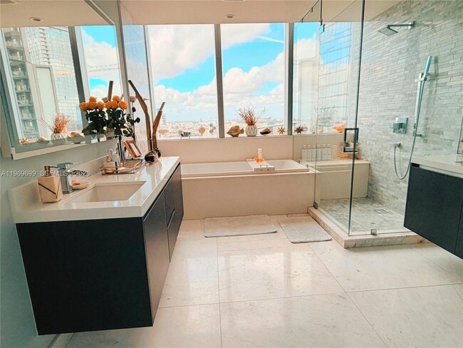 Building Photo - 851 NE 1st Ave