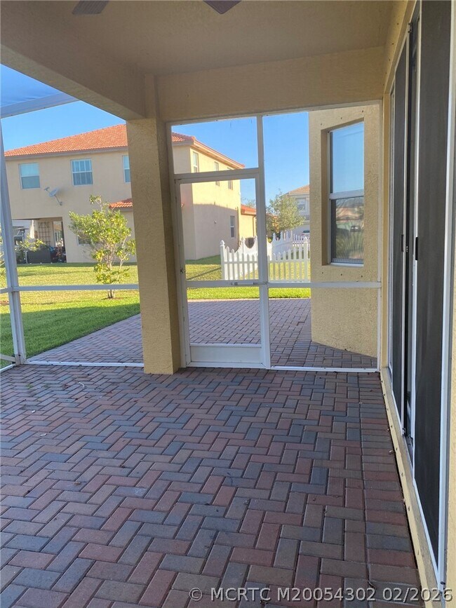 Building Photo - 11239 SW Barton Way