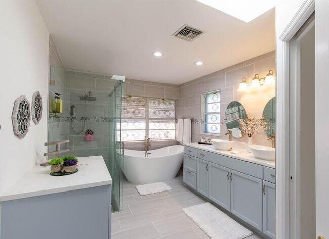 Building Photo - 1349 Brampton Cove