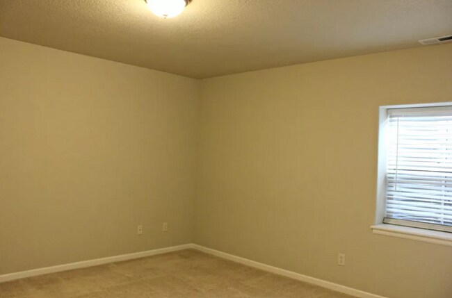 Building Photo - 5 Bedroom - Vista Montana