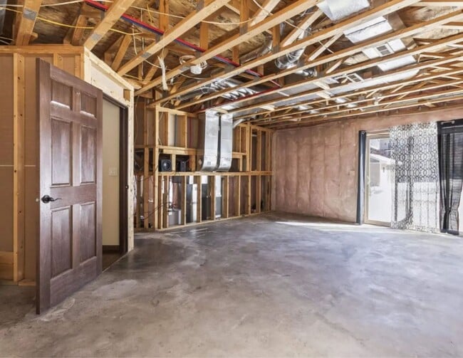 Building Photo - 1108 N Mossy Oak Ave