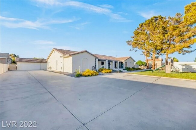 Building Photo - COMING SOON: Single Story 5 Bd, 4 Bth, Inc...