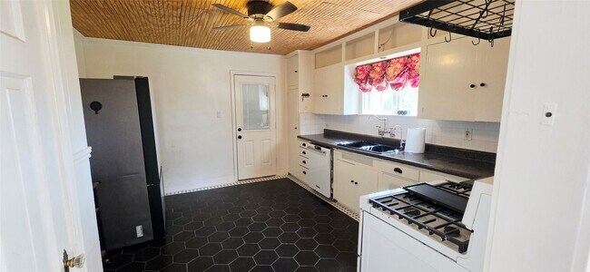 Building Photo - 8548 Findlay St