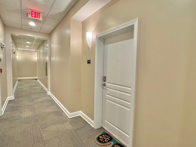 Building Photo - NEWPORT NEWS - STUNNING APARTMENT IN  THE POINT AT CITY CENTER