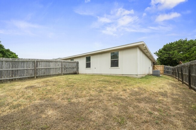 Building Photo - 1521 Aztec Trce