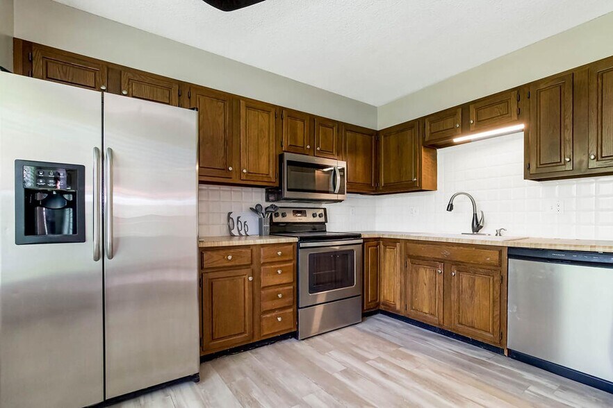 Building Photo - Stylish Independence Home by Glendale Park