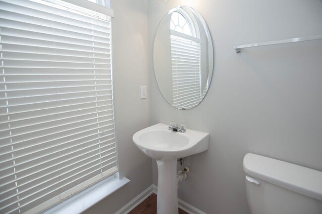 Building Photo - 2 Bedroom 2.5 Bath with Lake View in Morrisville, NC!