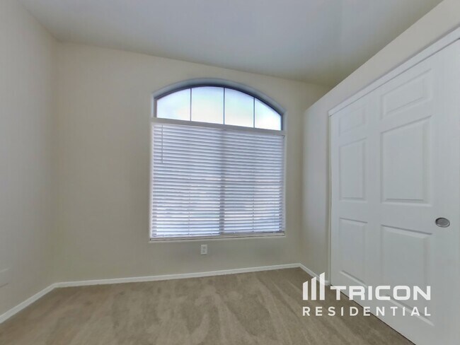 Building Photo - 1808 E Barbarita Ave