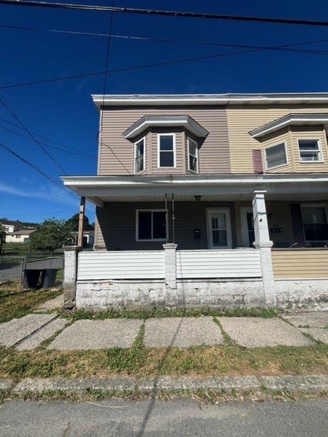 Primary Photo - 3 Bed 1 bath home