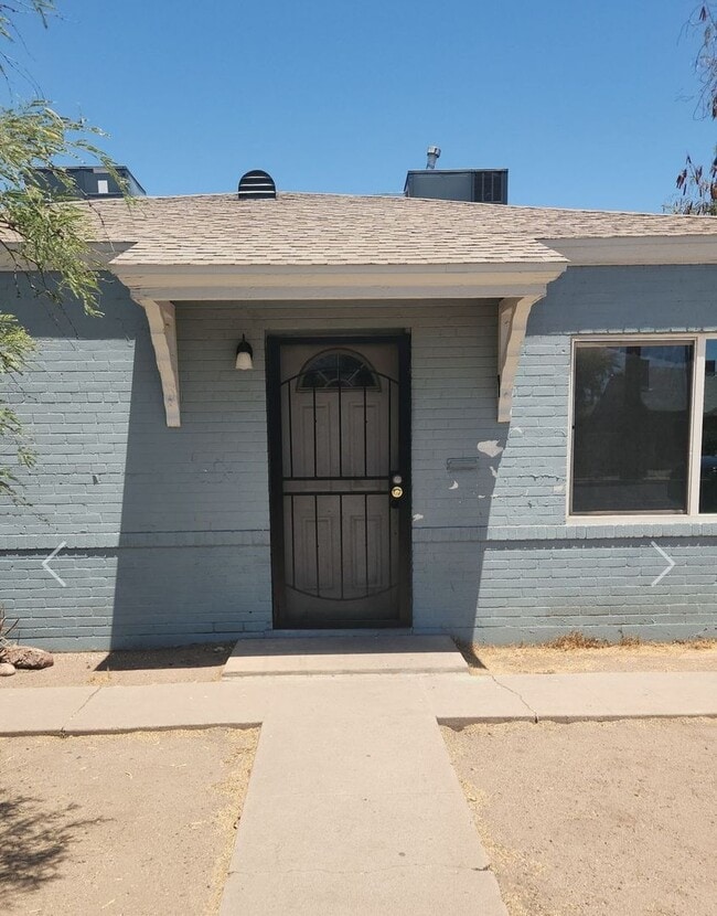 Building Photo - 1514 E Roosevelt St