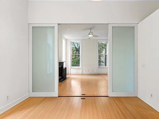 Building Photo - 71 Orange St