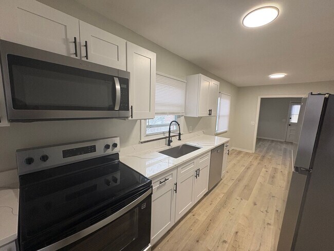 Building Photo - 610 Martin St