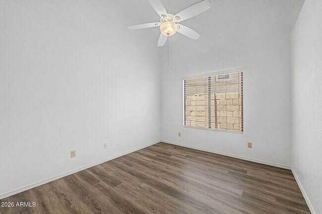 Building Photo - 3103 N Meadow Ln