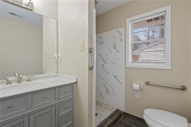 Building Photo - 1201 Shoreham Dr