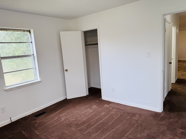 Building Photo - 168 Drum Cir