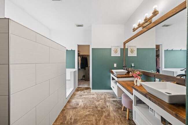 Building Photo - 18210 Juniper Creek Ln