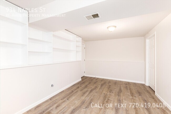 Building Photo - 934 Naples St