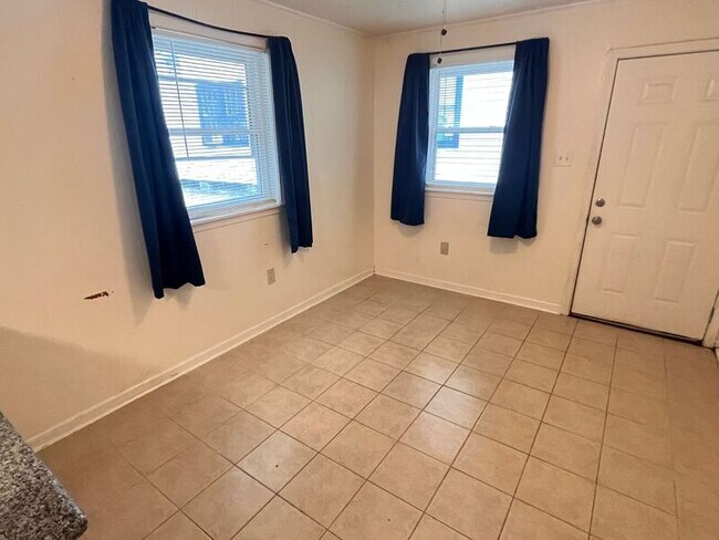 Building Photo - 3245 Ivanhoe Street