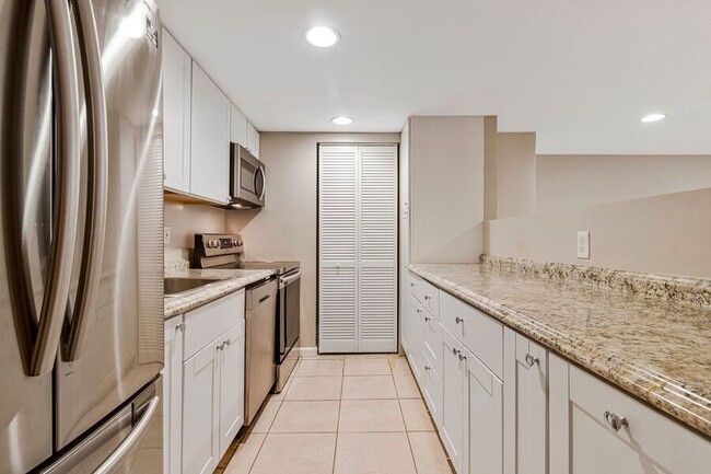 Primary Photo - 122 Thomas St NW