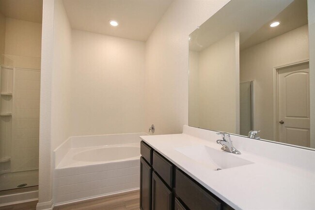 Building Photo - 569 Amberwood Pk Dr