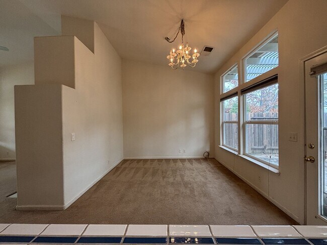 Building Photo - 3 Bed 2.5  Bath House in South Davis