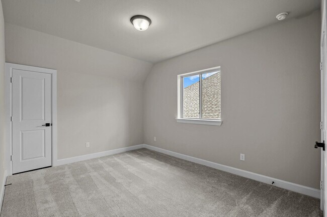 Building Photo - 210 Ginger St