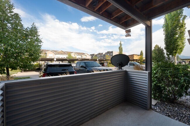 Building Photo - 228 S Cottonwood, Unit #110