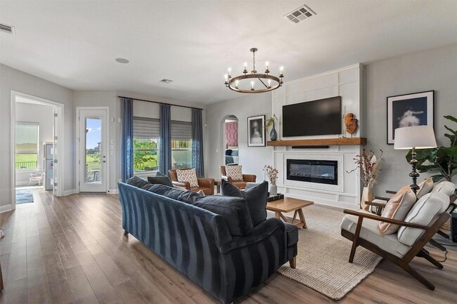 Building Photo - 4945 Strada Dr