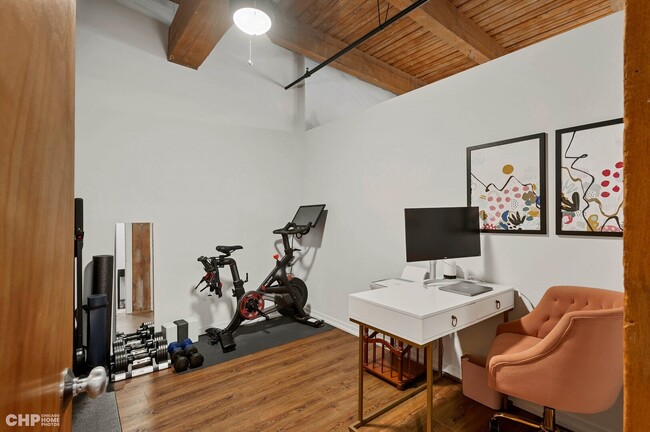 Building Photo - 1740 N Maplewood Ave