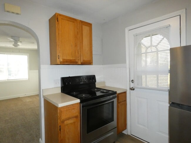 Building Photo - 10620 N Locust Ct