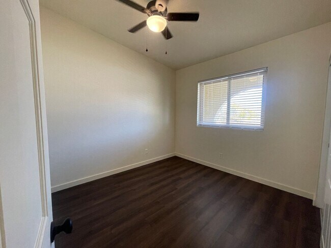 Building Photo - Palmdale 3 Bedroom + 2 Bathroom